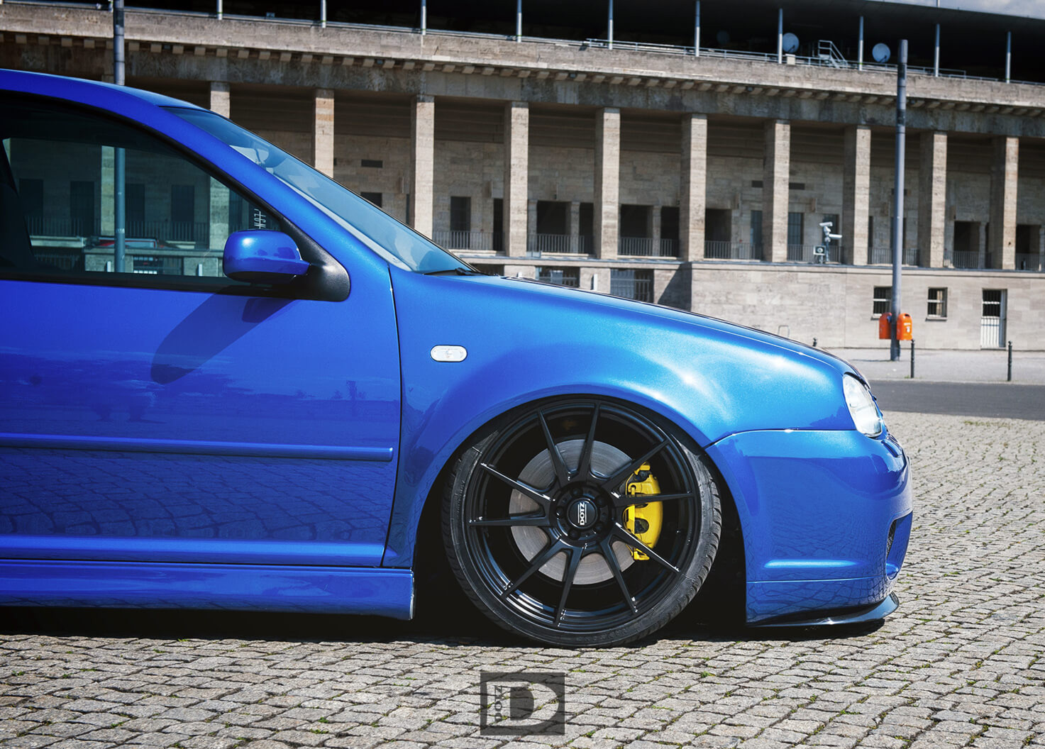 VW Golf R32 on DOTZ Kendo